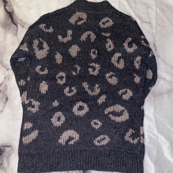 Leopard Print Sweater - Picture 3 of 6